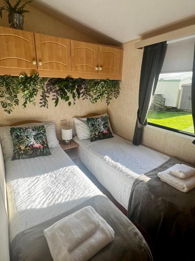 Jungle House No.26 At Three Lochs Holiday Park Newton Stewart Eksteriør billede